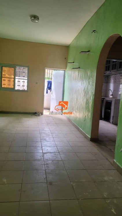 Appartement moderne à louer à Nsimeyong terre rouge