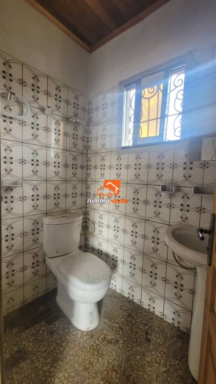 Vaste chambre moderne nouvellement construite à louer à Shell Nsimeyong