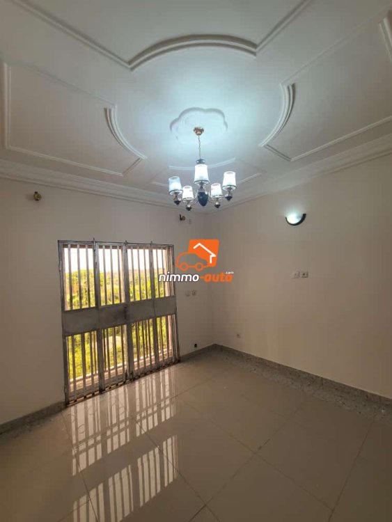 4 appartements nouvellement construits à Odza plaque L&B