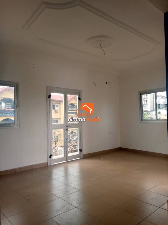A newly built apartment to let at Logbessou plateau.