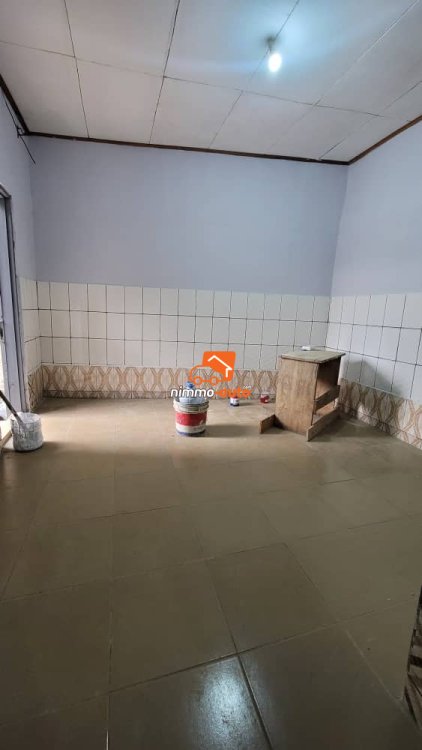 Studio moderne avec cuisine américaine à louer à Nsimeyong