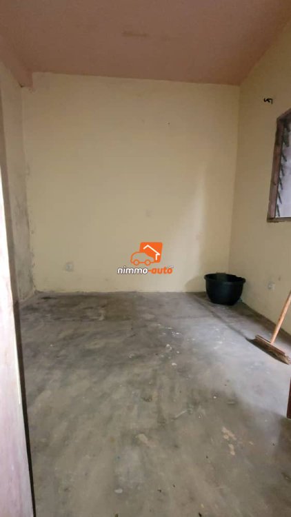 Chambre moderne sans parking à louer à Biyemassi rond-point express