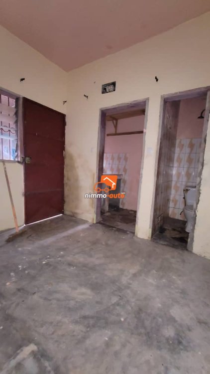 Chambre moderne sans parking à louer à Biyemassi rond-point express