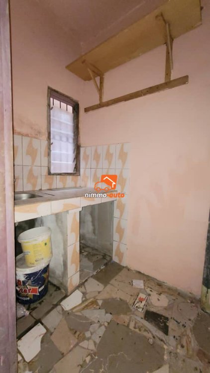 Chambre moderne sans parking à louer à Biyemassi rond-point express