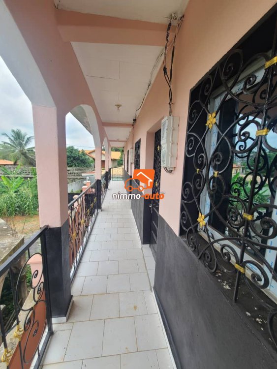 Des studios nouvellement construit situé à plaque L&B Odza