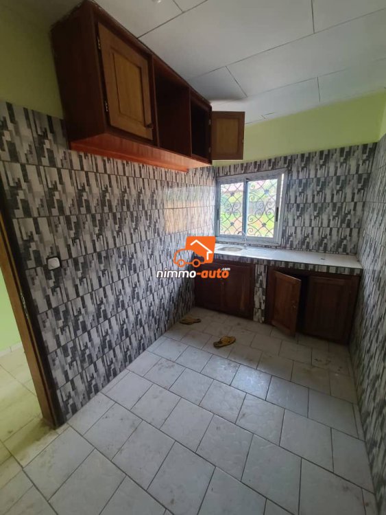 Des studios nouvellement construit situé à plaque L&B Odza