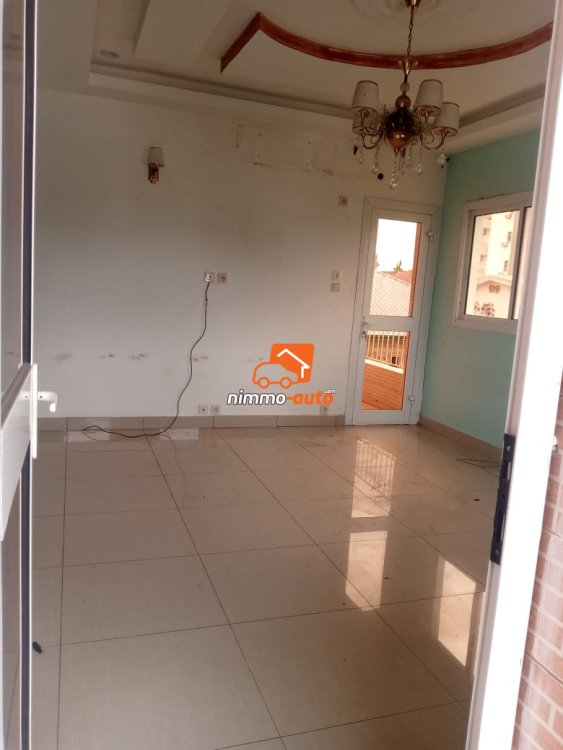 A spacious apartment to let at Logbessou