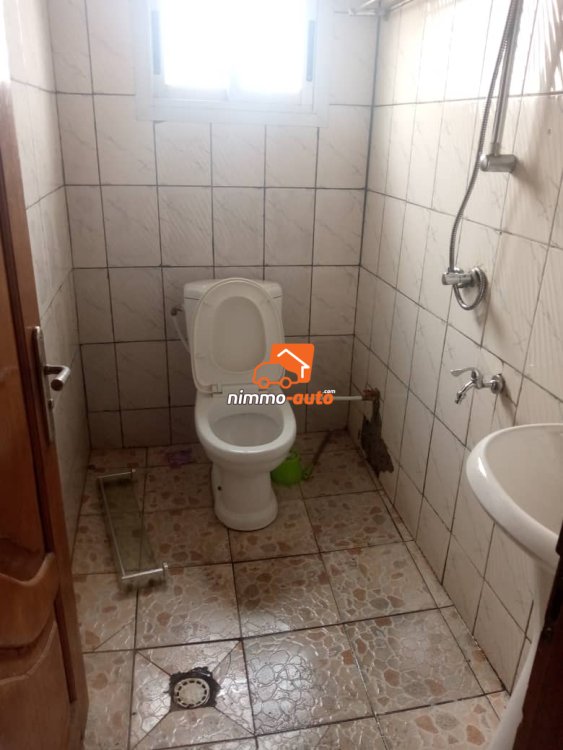 A modern studio to let at Logbessou