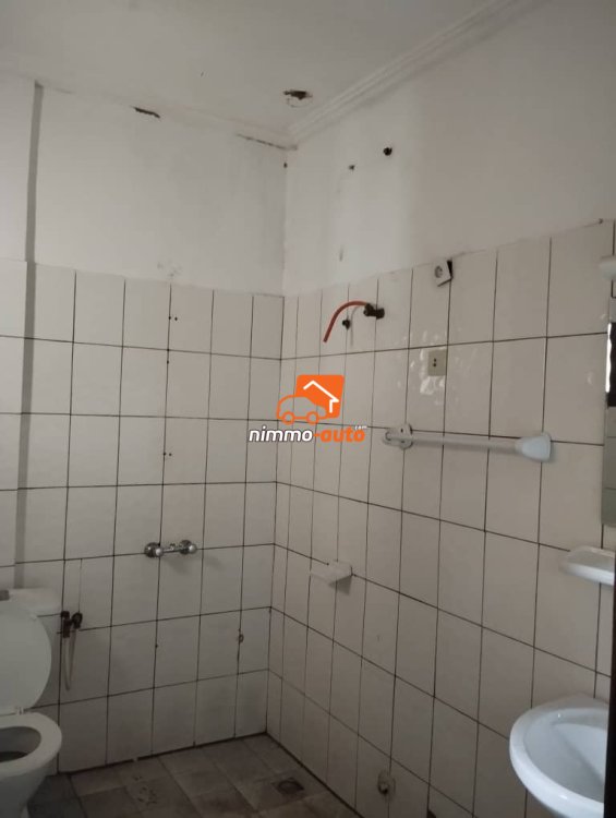 Appartement à louer à bastos bordure de route