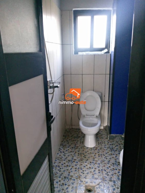 Appartement moderne avec groupe électrogène à louer à Bastos