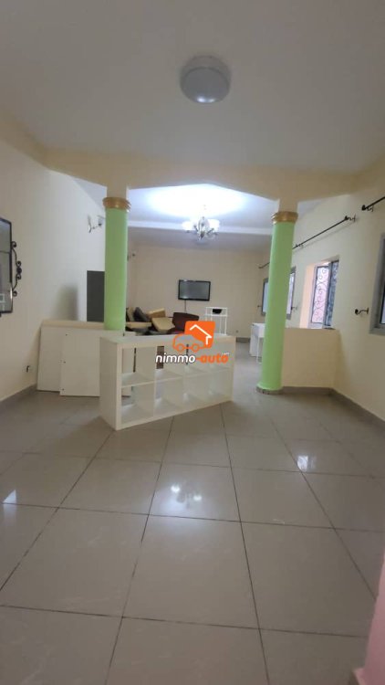 Très beau duplex haut standing à louer situé à Simbock