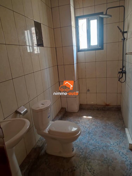 Appartements modernes nouvellement construits à Odza petit marché