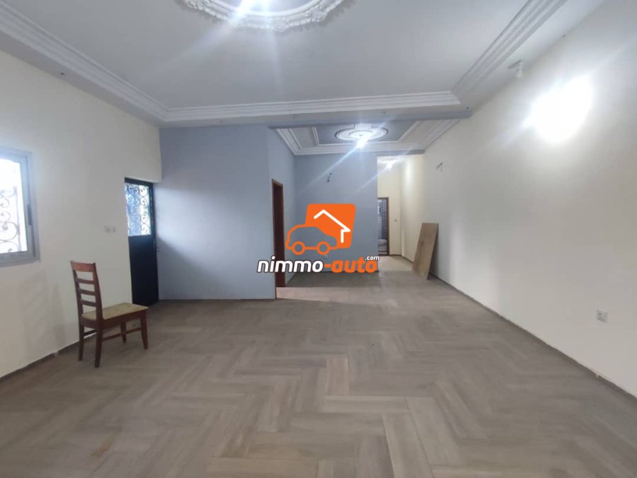 Des appartements modernes nouvellement construits à louer à Odza plaque L&B