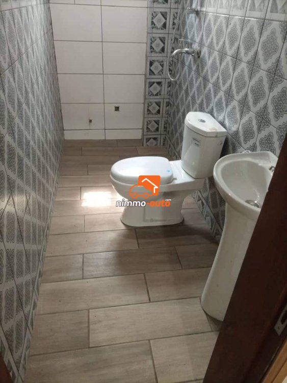 Des appartements modernes nouvellement construits à louer à Odza plaque L&B