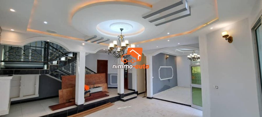 Très grand et beau duplex à louer à Odza terminus