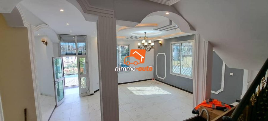 Très grand et beau duplex à louer à Odza terminus