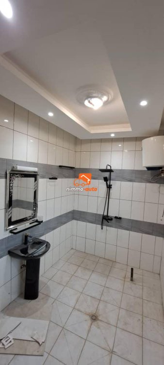 Très grand et beau duplex à louer à Odza terminus