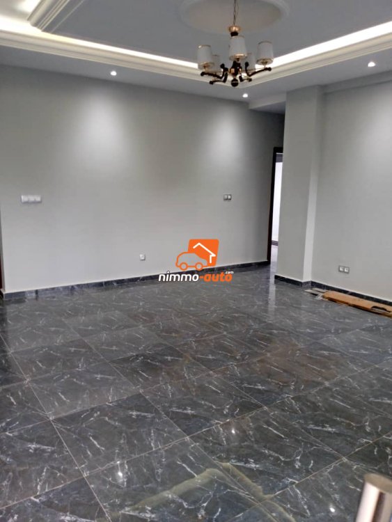 Appartement ultra moderne nouvellement construit à louer à Titi garage