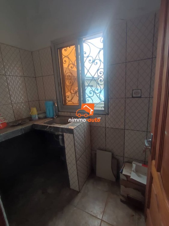 Studio moderne nouvellement construit à louer derrière Odza petit marché