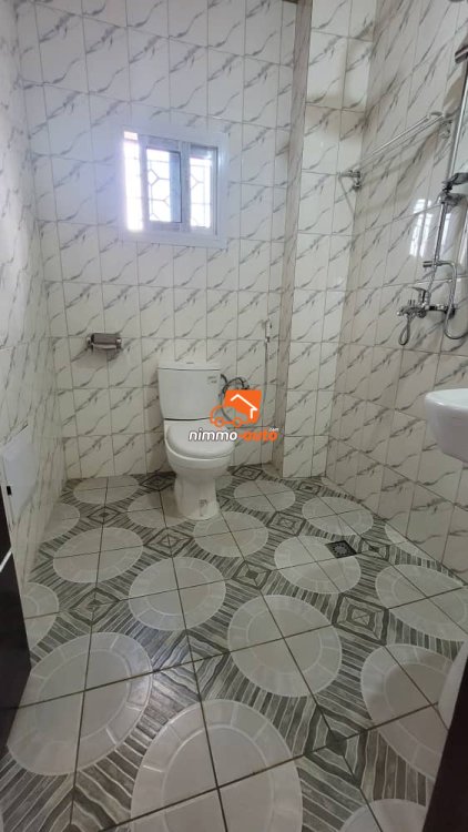 Studio moderne hyper chic nouvellement construit à Nsimeyong