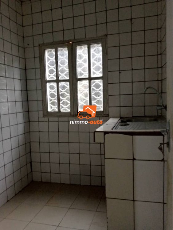 An apartment to let at Yassa not far from Eneo