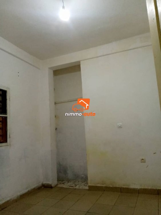 An apartment to let at Yassa not far from Eneo