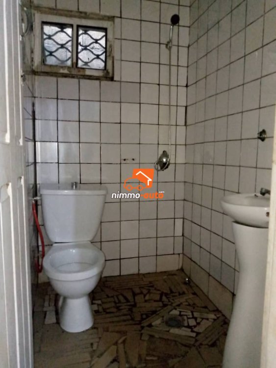 An apartment to let at Yassa not far from Eneo