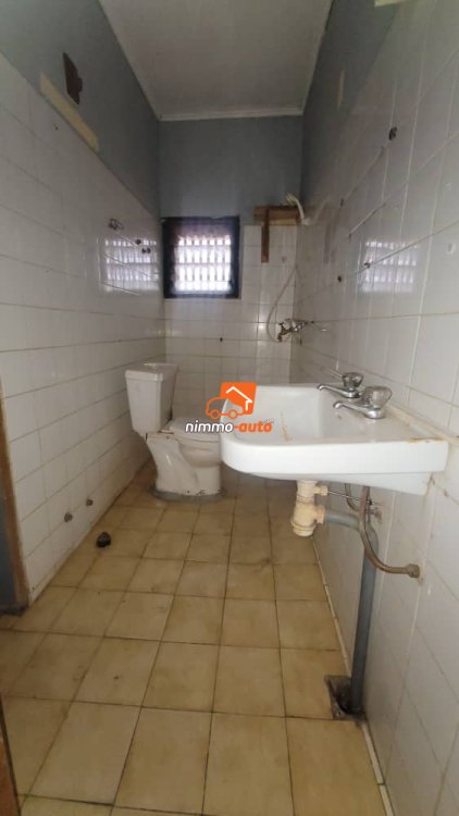 Studio moderne à louer au rond point express Biyemassi