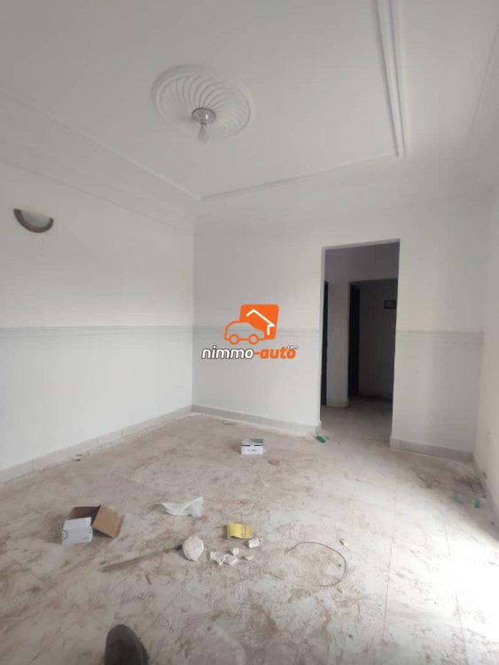 Studio moderne nouvellement construit à louer à Ekoumdoum