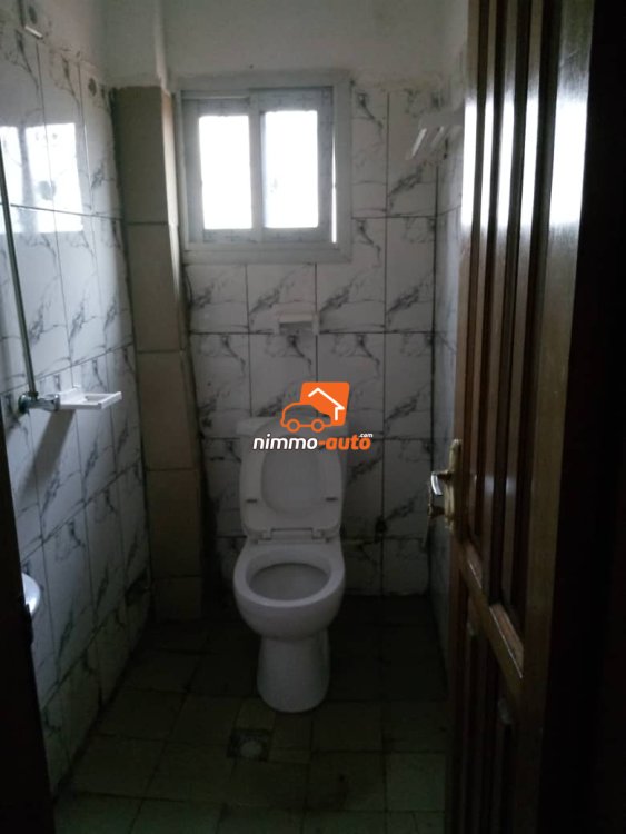 Studio moderne à louer à Olembé