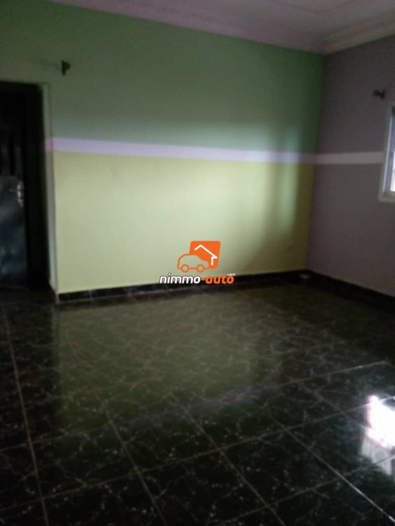 Studio moderne à louer à Olembé