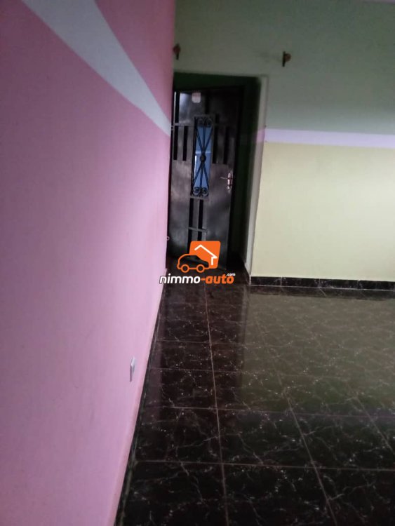 Studio moderne à louer à Olembé