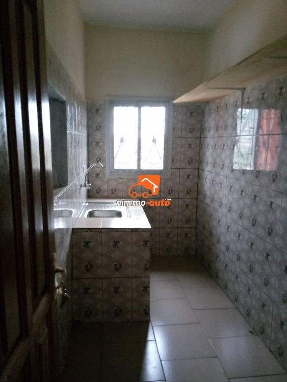 Studio moderne à louer à Olembé