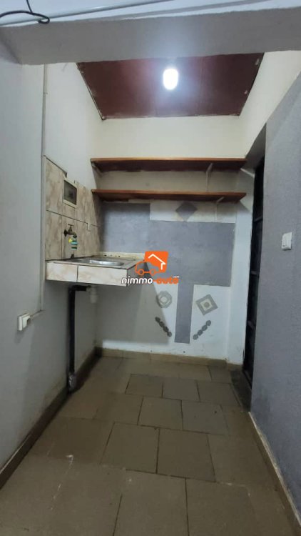 Chambre moderne à louer à Biyemassi Lac