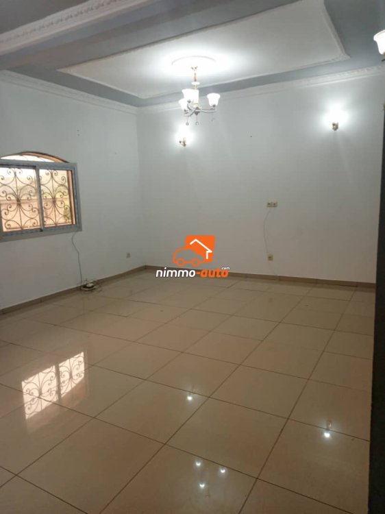 Appartement moderne haut standing à louer à Mbankolo