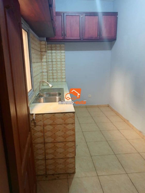 Appartement moderne haut standing à louer à Mbankolo