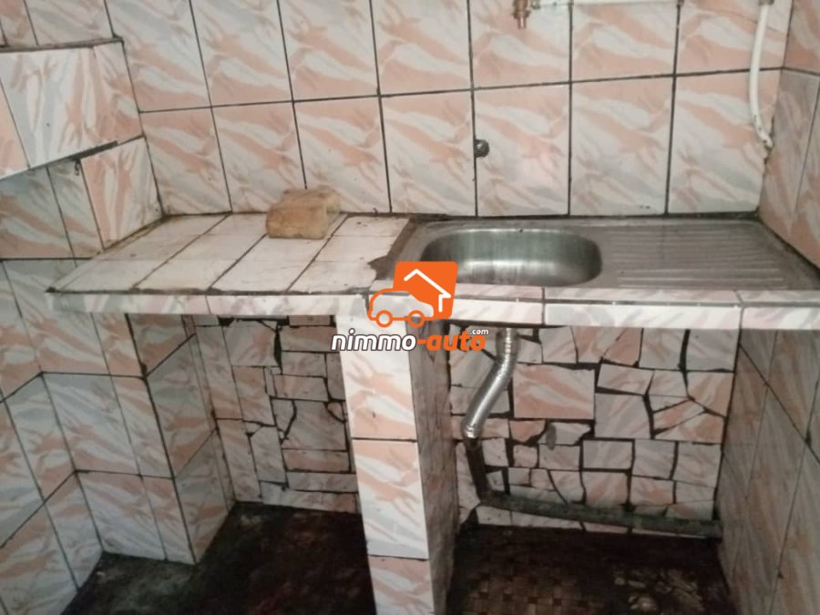 Studio moderne 4pièces à louer à Ndogbong