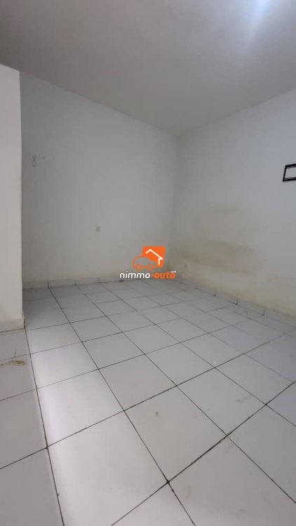 Incroyable chambre moderne en bordure de la route principale