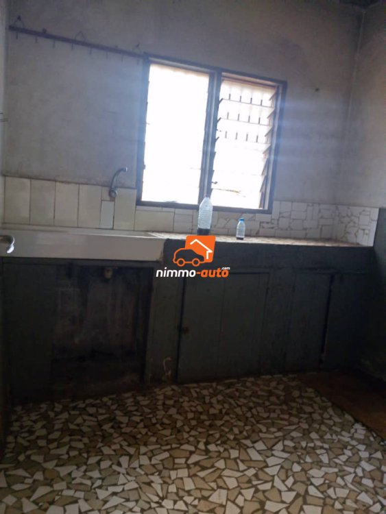 Mini villa en pleine réfection à louer à Ngousso