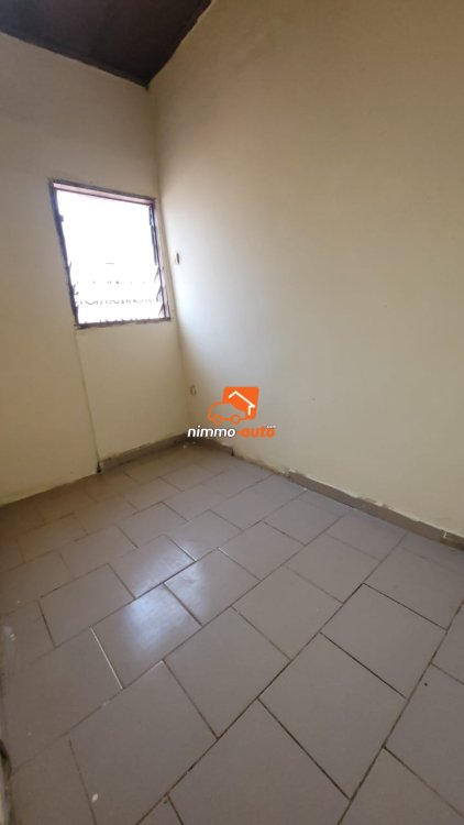 Chambre moderne à louer à Efoulan