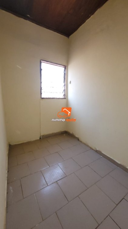 Chambre moderne à louer à Efoulan