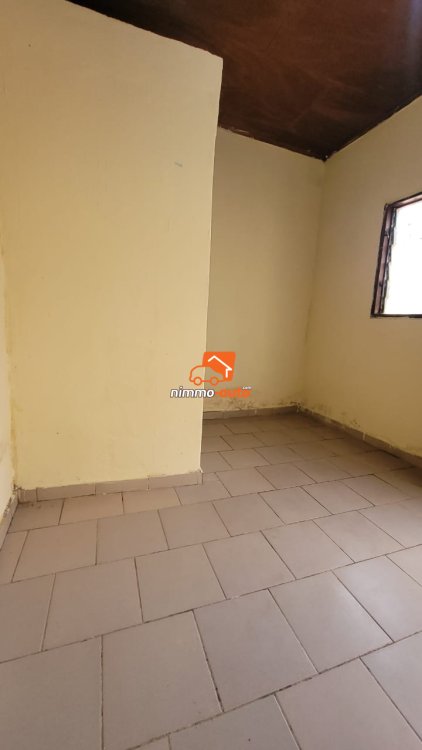 Chambre moderne à louer à Efoulan