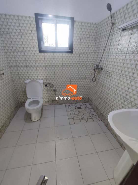 Appartement moderne nouvellement construit à louer à Odza borne10