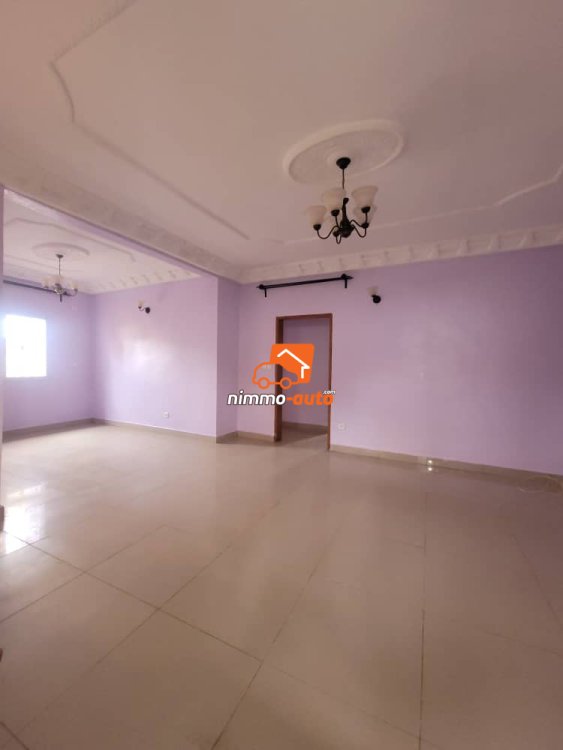 Incroyable appartement moderne staffé partout à louer à Nsimeyong terre rouge