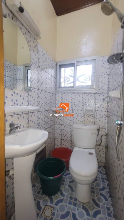 Incroyable appartement moderne situé à nouvelle route Nsimeyong sans parking