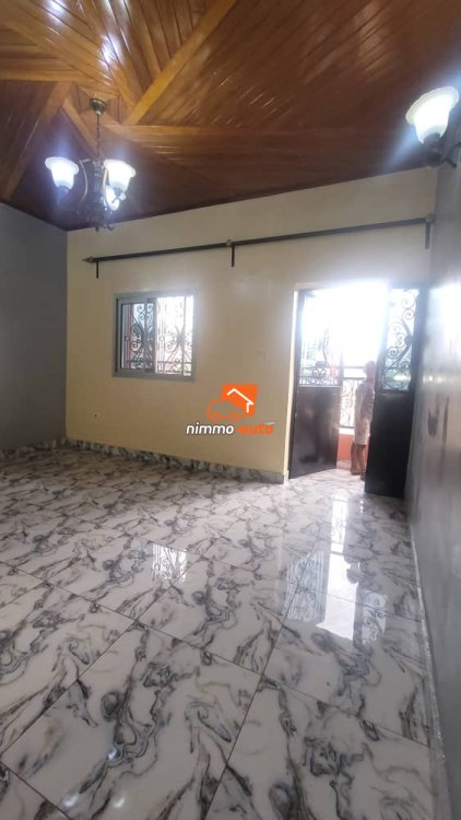 Incroyable appartement moderne situé à nouvelle route Nsimeyong sans parking