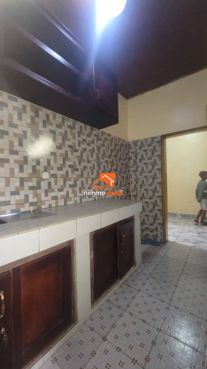 Incroyable appartement moderne situé à nouvelle route Nsimeyong sans parking