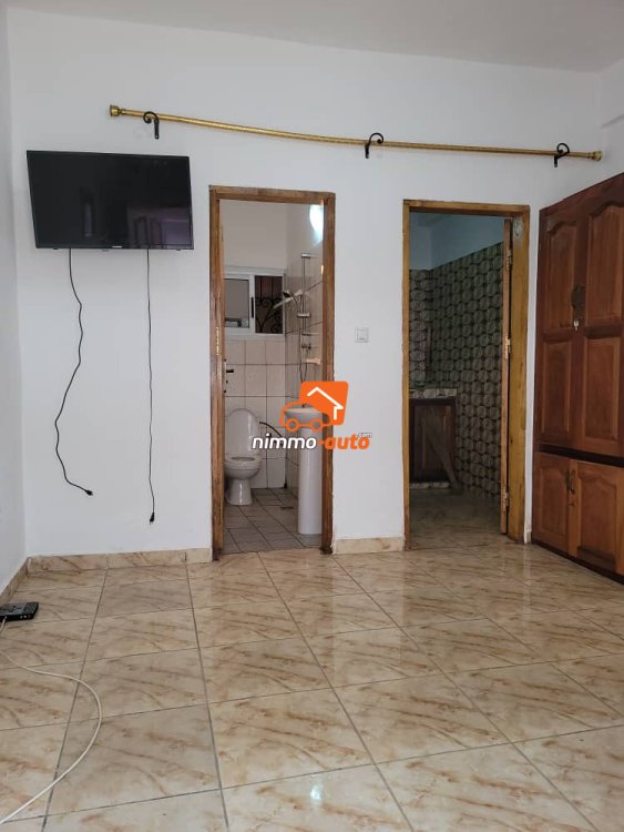 Magnifique chambre moderne nouvellement construite à louer à Jouvence