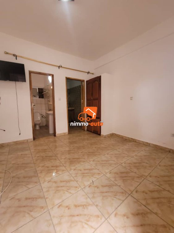 Magnifique chambre moderne nouvellement construite à louer à Jouvence