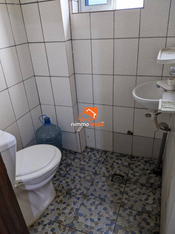 Chambre moderne bon standing à louer à Logbessou